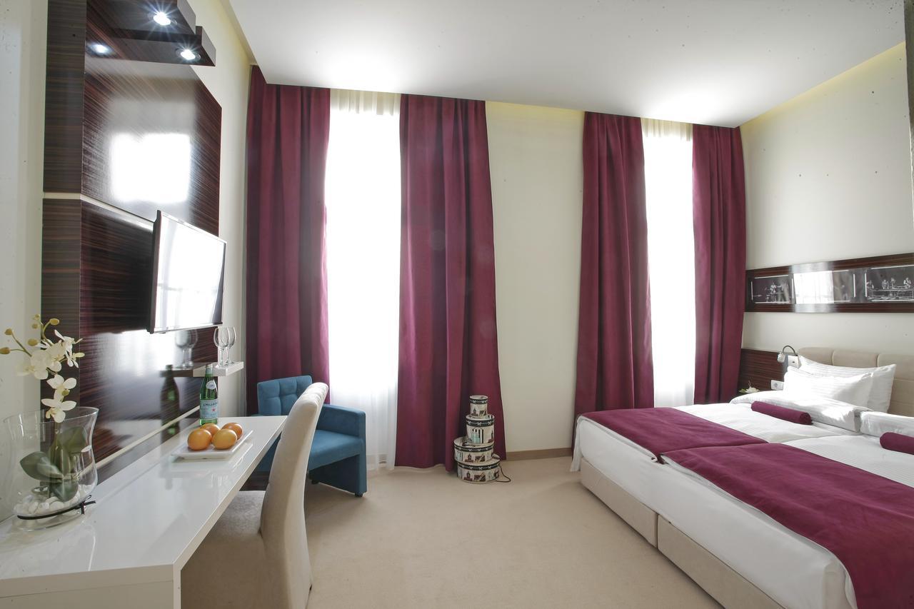 Hotel Theater Belgrade Garni Exteriör bild