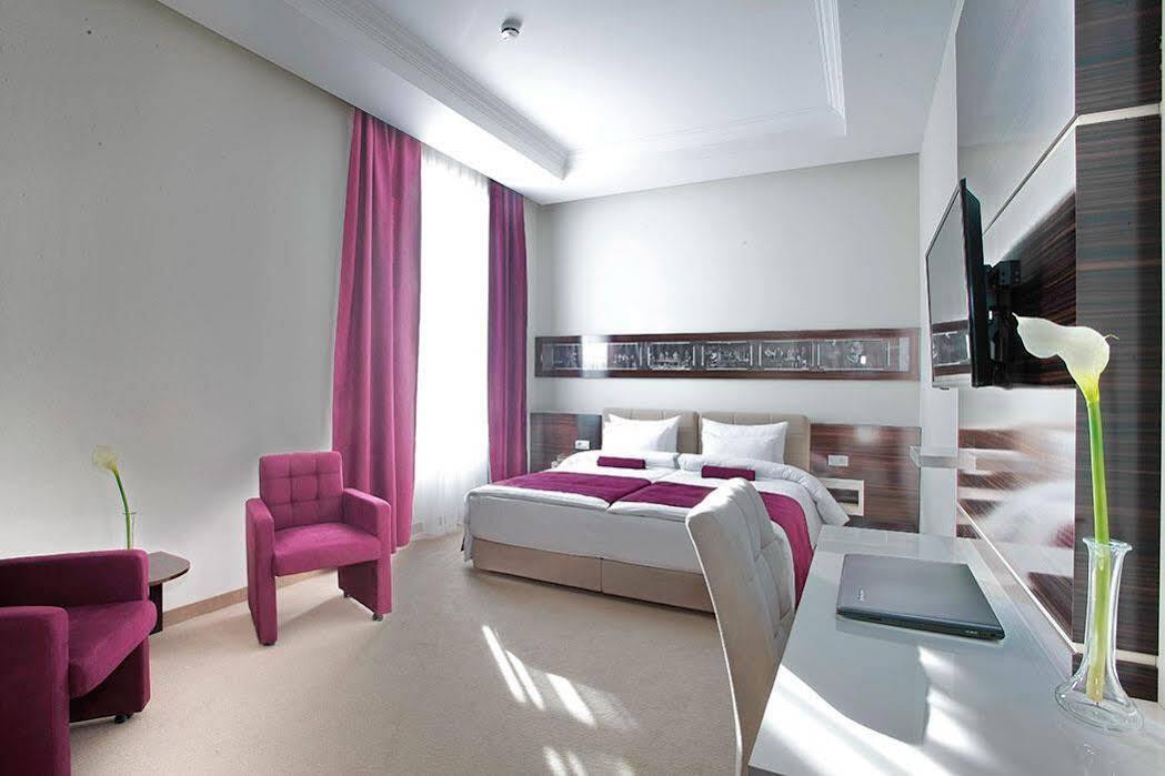 Hotel Theater Belgrade Garni Exteriör bild